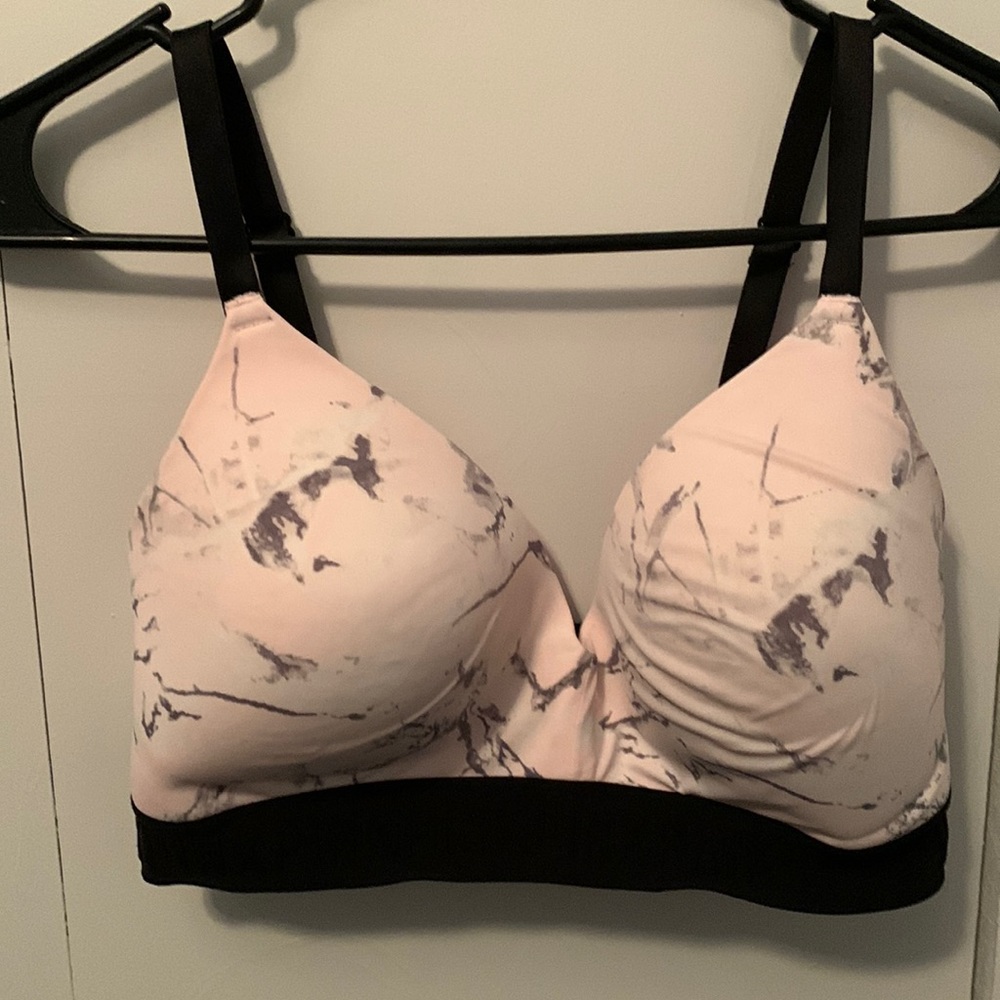 VS Pink sport bra